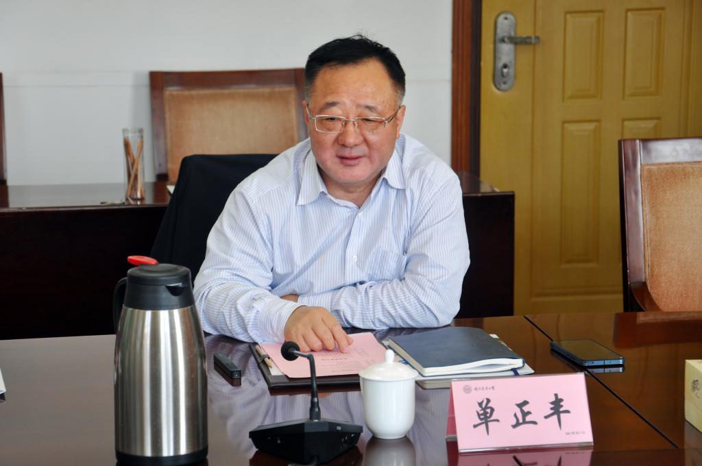 中国药科大学校长办公室主任朱红一行到我校调研交流